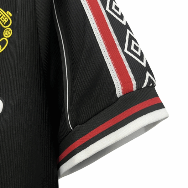 98/99 Manchester United Jersey Retro - Image 4